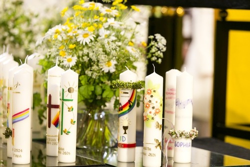 Frastanz am 5.5.2024 Erstkommunion mit Pfarrer Norman Buschauer